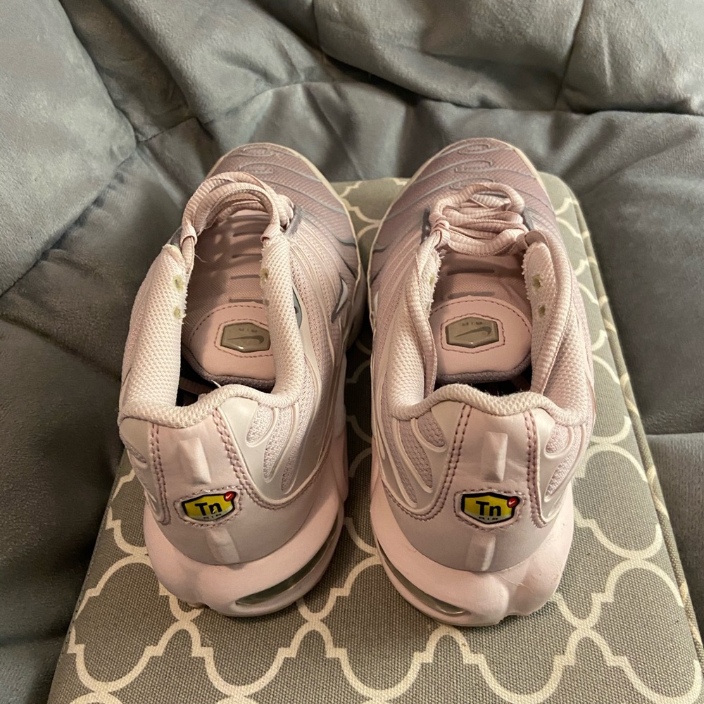 Nike Air Max Plus GS ‘Barely Rose’ (sz 6Y) - Picture 12 of 15